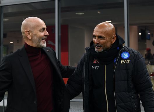 Stefano Pioli (allenatore AC Milan) e Luciano Spalletti (allenatore Napoli) prima di Milan-Napoli 0-1 (Serie A 2021-2022) | News (Getty Images) Pioli Spalletti Milan Napoli Serie A 2021-2022