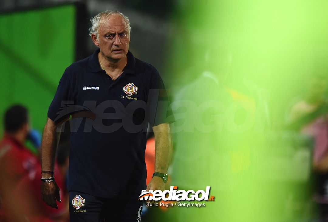  PALERMO, ITALY - AUGUST 31:  Head coach Andrea Mandorlini of Cremonese looks on during the Serie B match between US Citta' di Palermo and US Cremonese at Stadio Renzo Barbera on August 31, 2018 in Palermo, Italy.  (Photo by Tullio M. Puglia/Getty Images) 