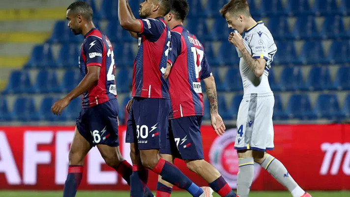 CROTONE, ITALY - MAY 13: Walter Junior Messias of Crotone celebrates the second goal during the Serie A match between FC Crotone  and Hellas Verona FC at Stadio Comunale Ezio Scida on May 13, 2021 in Crotone, Italy. (Photo by Maurizio Lagana/Getty Images)