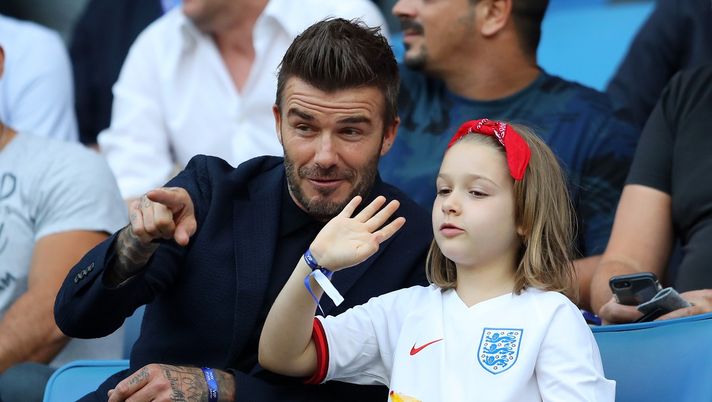LE HAVRE, FRANCE - JUNE 27: David Beckham is seen in the stands with his daughter, Harper, prior to the 2019 FIFA Women's World Cup France Quarter Final match between Norway and England at Stade Oceane on June 27, 2019 in Le Havre, France. (Photo by Richard Heathcote/Getty Images) Beckham e sua figlia Harper