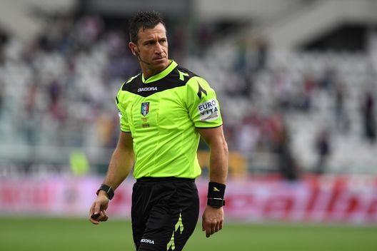 TURIN, ITALY - APRIL 15: Referee Daniele Doveri looks on during the Serie A match between FC Torino and FC Crotone at Stadio Olimpico di Torino on April 15, 2017 in Turin, Italy. (Photo by Valerio Pennicino/Getty Images) TURIN, ITALY - APRIL 15: Referee Daniele Doveri looks on during the Serie A match between FC Torino and FC Crotone at Stadio Olimpico di Torino on April 15, 2017 in Turin, Italy. (Photo by Valerio Pennicino/Getty Images)