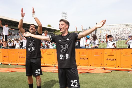 LA SPEZIA, ITALY - MAY 22: Giulio Maggiore of Spezia Calcio and Dimitrios Nikolaou of Spezia Calcio celebrates after scoring a goal during the Serie A match between Spezia Calcio and SSC Napoli at Stadio Alberto Picco on May 22, 2022 in La Spezia, Italy. (Photo by Gabriele Maltinti/Getty Images) Maggiore, il Torino ci prova con insistenza. Per ora, lo Spezia resiste- immagine 2