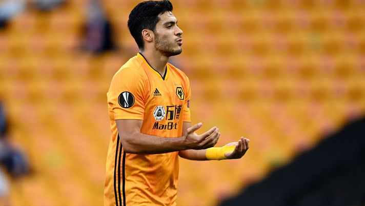 WOLVERHAMPTON, ENGLAND - AUGUST 06: Raul Jimenez of Wolves celebrates after scoring his sides first goal during the UEFA Europa League round of 16 second leg match between Wolverhampton Wanderers and Olympiacos FC at Molineux on August 06, 2020 in Wolverhampton, England. (Photo by Laurence Griffiths/Getty Images) WOLVERHAMPTON, ENGLAND - AUGUST 06: Raul Jimenez of Wolves celebrates after scoring his sides first goal during the UEFA Europa League round of 16 second leg match between Wolverhampton Wanderers and Olympiacos FC at Molineux on August 06, 2020 in Wolverhampton, England. (Photo by Laurence Griffiths/Getty Images)