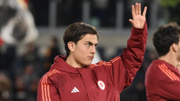 ROME, ITALY - JANUARY 17: AS Roma player Paulo Dybala after the Serie A match between AS Roma and Genoa at Stadio Olimpico on January 17, 2025 in Rome, Italy. (Photo by Luciano Rossi/AS Roma via Getty Images) Il messaggio di Dybala: “Ecco perché ho deciso di operarmi”. Sky: “La stagione è terminata” - immagine 1