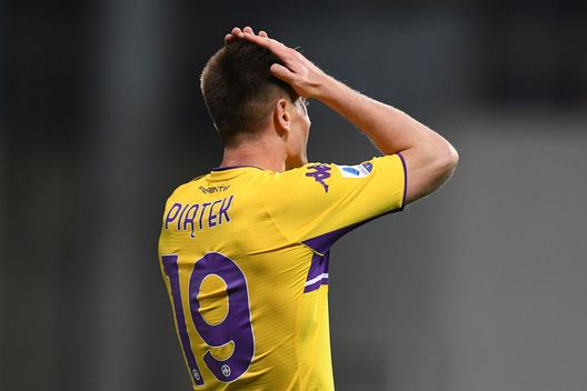 REGGIO NELL'EMILIA, ITALY - FEBRUARY 26:Krzysztof Piatek of ACF Fiorentina reacts during the Serie A match between US Sassuolo and ACF Fiorentina at Mapei Stadium - Citta' del Tricolore on February 26, 2022 in Reggio nell'Emilia, Italy. (Photo by Alessandro Sabattini/Getty Images) REGGIO NELL'EMILIA, ITALY - FEBRUARY 26:Krzysztof Piatek of ACF Fiorentina reacts during the Serie A match between US Sassuolo and ACF Fiorentina at Mapei Stadium - Citta' del Tricolore on February 26, 2022 in Reggio nell'Emilia, Italy. (Photo by Alessandro Sabattini/Getty Images)