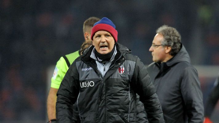 BOLOGNA, ITALY - FEBRUARY 15: Sinisa Mihajlovic head coach of Bologna FC reacts during the Serie A match between Bologna FC and Genoa CFC at Stadio Renato Dall'Ara on February 15, 2020 in Bologna, Italy. (Photo by Mario Carlini/Getty Images) BOLOGNA, ITALY - FEBRUARY 15: Sinisa Mihajlovic head coach of Bologna FC reacts during the Serie A match between Bologna FC and Genoa CFC at Stadio Renato Dall'Ara on February 15, 2020 in Bologna, Italy. (Photo by Mario Carlini/Getty Images)