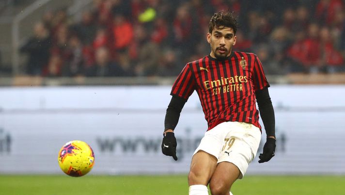 MILAN, ITALY - DECEMBER 15: Lucas Paqueta of AC Milan in action during the Serie A match between AC Milan and US Sassuolo at Stadio Giuseppe Meazza on December 15, 2019 in Milan, Italy. (Photo by Marco Luzzani/Getty Images) MILAN, ITALY - DECEMBER 15: Lucas Paqueta of AC Milan in action during the Serie A match between AC Milan and US Sassuolo at Stadio Giuseppe Meazza on December 15, 2019 in Milan, Italy. (Photo by Marco Luzzani/Getty Images)