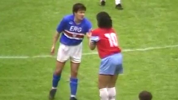 L'ultima maglia di Maradona con il Napoli L'ultima maglia di Maradona con il Napoli