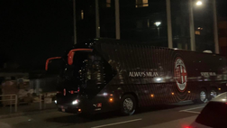 VIDEO – Milan-Genoa, ecco l’arrivo del pullman rossonero a San Siro