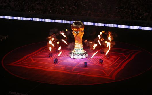 AL KHOR, QATAR - NOVEMBER 20: Fireworks explode during the pre match ceremony prior to the FIFA World Cup Qatar 2022 Group A match between Qatar and Ecuador at Al Bayt Stadium on November 20, 2022 in Al Khor, Qatar. (Photo by Elsa/Getty Images) Qatar 2022 diventa linea guida, da gennaio maxi recuperi anche in Serie A?- immagine 2