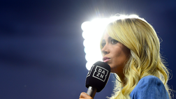 Calcio in tv, Dazn prepara l’offertona, Sky trema. Stop al doppio abbonamento