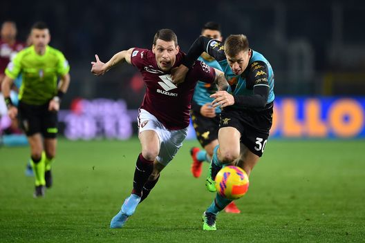 TURIN, ITALY - FEBRUARY 12: Andrea Belotti of Torino FC competes with Michael Svoboda of Venezia FC during the Serie A match between Torino FC and Venezia FC at Stadio Olimpico di Torino on February 12, 2022 in Turin, Italy. (Photo by Valerio Pennicino/Getty Images) Toro, Juric sui torti arbitrali: “Ora mi lamento anch’io come l’Atalanta”- immagine 3