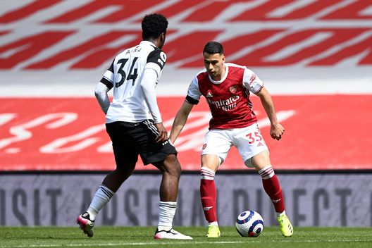 LONDON, ENGLAND - APRIL 18: Gabriel Martinelli of Arsenal is put under pressure by Ola Aina of Fulham during the Premier League match between Arsenal and Fulham at Emirates Stadium on April 18, 2021 in London, England. Sporting stadiums around the UK remain under strict restrictions due to the Coronavirus Pandemic as Government social distancing laws prohibit fans inside venues resulting in games being played behind closed doors. (Photo by Facundo Arrizabalaga - Pool/Getty Images) LONDON, ENGLAND - APRIL 18: Gabriel Martinelli of Arsenal is put under pressure by Ola Aina of Fulham during the Premier League match between Arsenal and Fulham at Emirates Stadium on April 18, 2021 in London, England. Sporting stadiums around the UK remain under strict restrictions due to the Coronavirus Pandemic as Government social distancing laws prohibit fans inside venues resulting in games being played behind closed doors. (Photo by Facundo Arrizabalaga - Pool/Getty Images)