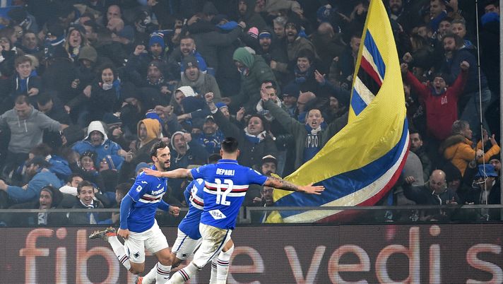 GENOA, ITALY - DECEMBER 14: Manolo Gabbiadini celebrates after scoring his first goal during the Serie A match between Genoa CFC and UC Sampdoria at Stadio Luigi Ferraris on December 15, 2019 in Genoa, Italy. (Photo by Paolo Rattini/Getty Images) Goduria Gabbiadini: tre anni dopo quel derby, i sampdoriani non dimenticano… - immagine 1