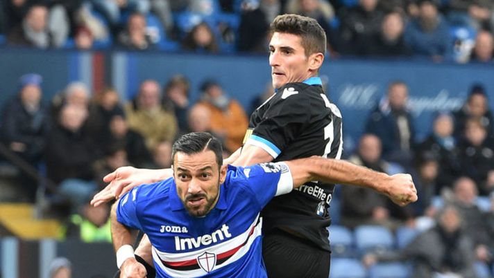 GENOA, GE - DECEMBER 30: Fabio Quagliarella of Sampdoria in action with Federico Mattiello of Spal during the serie A match between UC Sampdoria and Spal at Stadio Luigi Ferraris on December 30, 2017 in Genoa, Italy. (Photo by Paolo Rattini/Getty Images) Atalanta, Hateboer può salutare per 15 milioni: l’erede è già preso - immagine 1