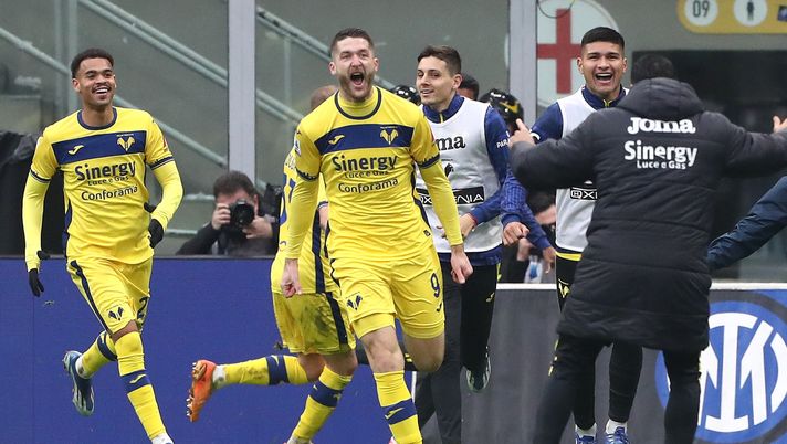 Henry risponde agli insulti su Instagram: “Avete piccole vite, io a testa alta” - immagine 1