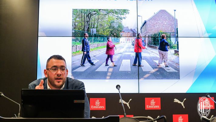 ESCLUSIVA MILAN 
Foto Claudio Grassi/LaPresse
21 ottobre 2019 Milano (MI) Italia
Sport Calcio
Training con istruttori UEFA per attività di audio descrizione ai tifosi non vedenti - Casa Milan.
Nella foto: Training con istruttori UEFA per attività di audio descrizione ai tifosi non vedenti 