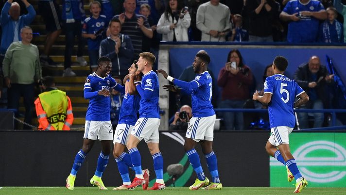 LEICESTER, ENGLAND - SEPTEMBER 16: Ayoze Perez of Leicester City celebrates with team mates after scoring their side's first goal during the UEFA Europa League group C match between Leicester City and SSC Napoli at The King Power Stadium on September 16, 2021 in Leicester, England. (Photo by Shaun Botterill/Getty Images) LEICESTER, ENGLAND - SEPTEMBER 16: Ayoze Perez of Leicester City celebrates with team mates after scoring their side's first goal during the UEFA Europa League group C match between Leicester City and SSC Napoli at The King Power Stadium on September 16, 2021 in Leicester, England. (Photo by Shaun Botterill/Getty Images)