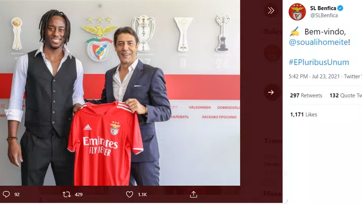 Meité con la nuova maglia del Benfica insieme a Manuel Rui Costa