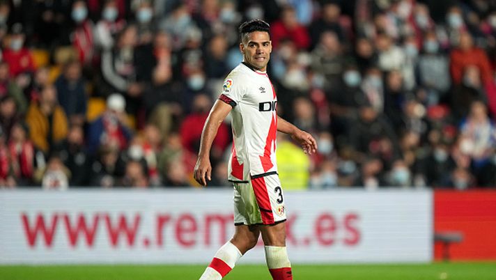 MADRID, SPAIN - NOVEMBER 01: Radamel Falcao Garcia of Rayo Vallecano reacts during the La Liga Santander match between Rayo Vallecano and RC Celta de Vigo at Campo de Futbol de Vallecas on November 01, 2021 in Madrid, Spain. (Photo by Angel Martinez/Getty Images) In gol contro il Barça e contro il Real: Rayo Vallecano, rinnova Radamel Falcao - immagine 1