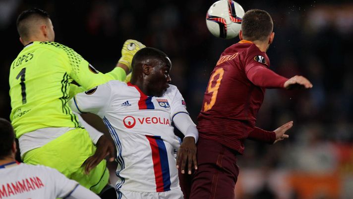 Lione, la denuncia dei tifosi: “A Roma umiliati dalla polizia, costretti a calarci le mutande” Lione, la denuncia dei tifosi: “A Roma umiliati dalla polizia, costretti a calarci le mutande”