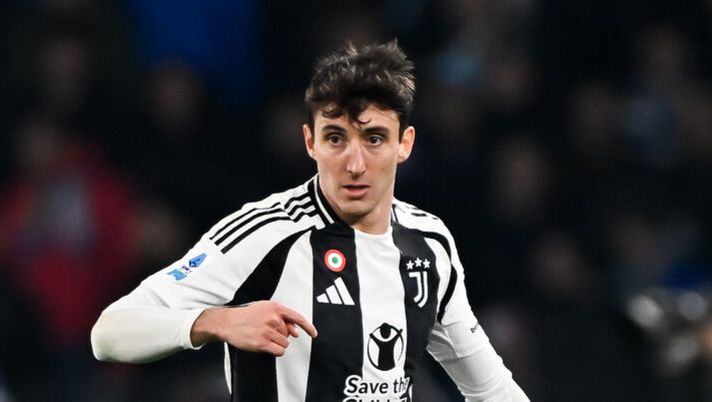 NAPLES, ITALY - JANUARY 25: Andrea Cambiaso of Juventus during the Serie A match between Napoli and Juventus at Stadio Diego Armando Maradona on January 25, 2025 in Naples, Italy. (Photo by Daniele Badolato - Juventus FC/Juventus FC via Getty Images) Juve, non solo Cambiaso: anche Kelly infortunato a Firenze, oggi gli esami per i due - immagine 1