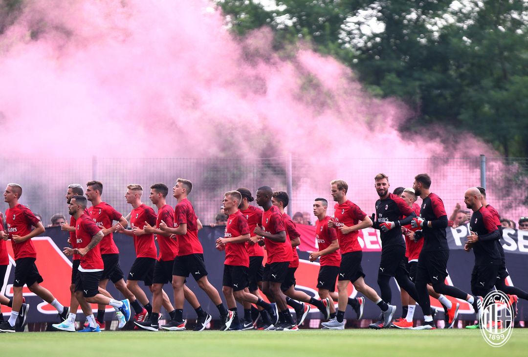  Un'immagine del primo allenamento del Milan a Milanello per il 2019-2020 (credits: acmilan.com) 
