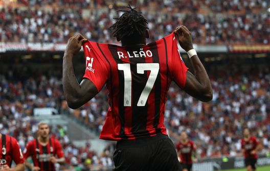 Rafael Leao esulta dopo il gol del vantaggio rossonero. Rafael Leao esulta dopo il gol del vantaggio rossonero.