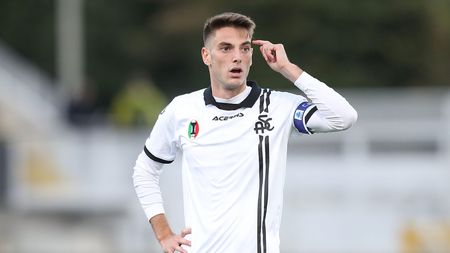 LA SPEZIA, ITALY - NOVEMBER 06: Giulio Maggiore of Spezia Calcio in action during the Serie A match between Spezia Calcio v Torino FC at Stadio Alberto Picco on November 6, 2021 in La Spezia, Italy. (Photo by Gabriele Maltinti/Getty Images) LA SPEZIA, ITALY - NOVEMBER 06: Giulio Maggiore of Spezia Calcio in action during the Serie A match between Spezia Calcio v Torino FC at Stadio Alberto Picco on November 6, 2021 in La Spezia, Italy. (Photo by Gabriele Maltinti/Getty Images)