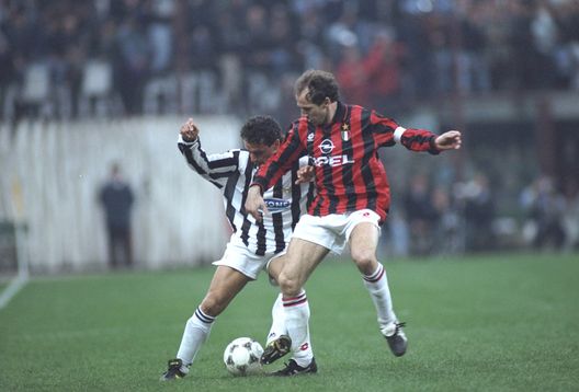 Roberto Baggio contro Franco Baresi Roberto Baggio contro Franco Baresi