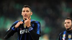 World Kiss Day, Materazzi festeggia così: post d’amore e bacio alla maglia dell’Inter