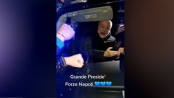 VIDEO/ Napoli, De Laurentiis accerchiato dai tifosi: che festa!
