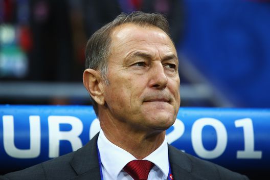 LYON, FRANCE - JUNE 19: Gianni De Biasi coach of Albania looks on prior to the UEFA EURO 2016 Group A match between Romania and Albania at Stade des Lumieres on June 19, 2016 in Lyon, France. (Photo by Clive Brunskill/Getty Images) De Biasi a TN: “Al Toro avrei voluto la possibilità di costruire come fanno ora”- immagine 2