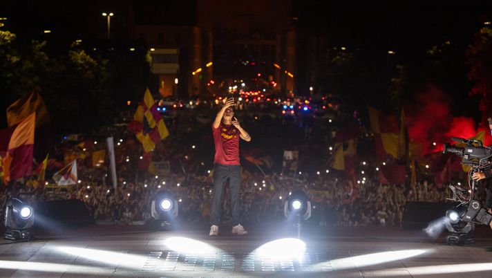 Getty Images Presentazione Dybala, le reazioni social. Abraham: “Incredibile”. Oriana: “Ti amo” - immagine 1