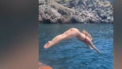 VIDEO / Carlotta Ferlito, tuffo e messaggio alla Cagnotto