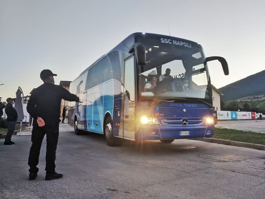 Napoli che lascia il ritiro Napoli che lascia il ritiro