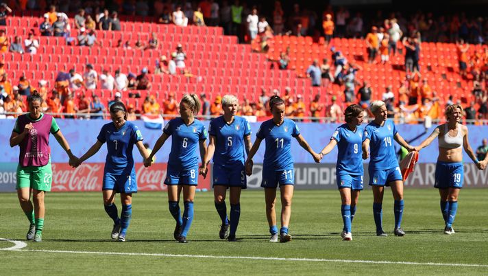 VALENCIENNES, FRANCE - JUNE 29:  Italy players look dejected in defeat after the 2019 FIFA Women's World Cup France Quarter Final match between Italy and Netherlands at Stade du Hainaut on June 29, 2019 in Valenciennes, France. (Photo by Robert Cianflone/Getty Images) 