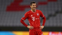 VIDEO / Lewandowski non sta nella pelle: il polacco dorme… con la Scarpa d’Oro