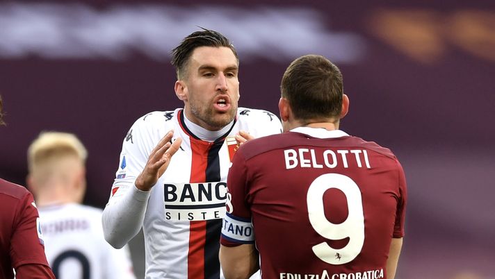TURIN, ITALY - FEBRUARY 13: Kevin Strootman of Genoa interacts with Andrea Belotti of Torino FC during the Serie A match between Torino FC and Genoa CFC at Stadio Olimpico di Torino on February 13, 2021 in Turin, Italy. Sporting stadiums around Italy remain under strict restrictions due to the Coronavirus Pandemic as Government social distancing laws prohibit fans inside venues resulting in games being played behind closed doors. (Photo by Valerio Pennicino/Getty Images) TURIN, ITALY - FEBRUARY 13: Kevin Strootman of Genoa interacts with Andrea Belotti of Torino FC during the Serie A match between Torino FC and Genoa CFC at Stadio Olimpico di Torino on February 13, 2021 in Turin, Italy. Sporting stadiums around Italy remain under strict restrictions due to the Coronavirus Pandemic as Government social distancing laws prohibit fans inside venues resulting in games being played behind closed doors. (Photo by Valerio Pennicino/Getty Images)