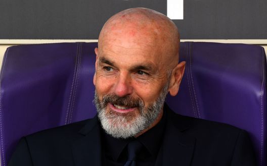 FLORENCE, ITALY - APRIL 07: Stefano Pioli head coach of ACF Fiorentina looks on during the Serie A match between ACF Fiorentina and Frosinone Calcio at Stadio Artemio Franchi on April 7, 2019 in Florence, Italy. (Photo by Alessandro Sabattini/Getty Images) FLORENCE, ITALY - APRIL 07: Stefano Pioli head coach of ACF Fiorentina looks on during the Serie A match between ACF Fiorentina and Frosinone Calcio at Stadio Artemio Franchi on April 7, 2019 in Florence, Italy. (Photo by Alessandro Sabattini/Getty Images)