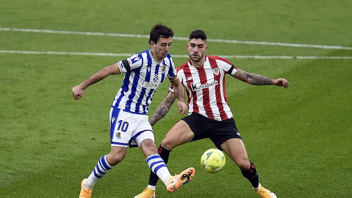 BILBAO, SPAIN - DECEMBER 31: Mikel Oyarzabal of Real Sociedad is tackled by Unai Nunez of Athletic Club during the La Liga Santander match between Athletic Club and Real Sociedad at Estadio de San Mames on December 31, 2020 in Bilbao, Spain. Sporting stadiums around Spain remain under strict restrictions due to the Coronavirus Pandemic as Government social distancing laws prohibit fans inside venues resulting in games being played behind closed doors. (Photo by Juan Manuel Serrano Arce/Getty Images) BILBAO, SPAIN - DECEMBER 31: Mikel Oyarzabal of Real Sociedad is tackled by Unai Nunez of Athletic Club during the La Liga Santander match between Athletic Club and Real Sociedad at Estadio de San Mames on December 31, 2020 in Bilbao, Spain. Sporting stadiums around Spain remain under strict restrictions due to the Coronavirus Pandemic as Government social distancing laws prohibit fans inside venues resulting in games being played behind closed doors. (Photo by Juan Manuel Serrano Arce/Getty Images)