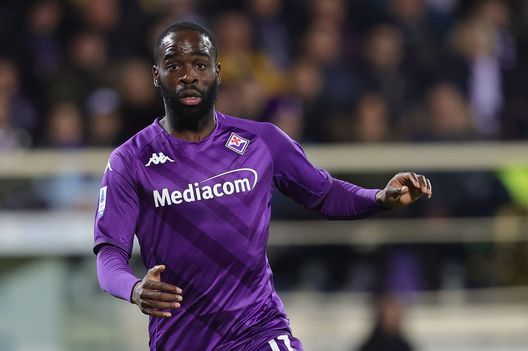 FLORENCE, ITALY - MARCH 04: Jonathan Ikoné Nanitamo of ACF Fiorentina looks on during the Serie A match between ACF Fiorentina and AC MIlan at Stadio Artemio Franchi on March 4, 2023 in Florence, Italy. (Photo by Gabriele Maltinti/Getty Images) Ikonè ha trovato concretezza, il francese è l’arma in più della Fiorentina- immagine 2