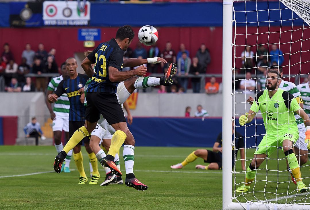  LIMERICK, IRELAND - AUGUST 13:  Eder of FC Internazionale scores the opening goal during the International Champions Cup match between FC Internazionale Milano and Glasgow Celtic at Thomond Park on August 13, 2016 in Limerick, Ireland.  (Photo by Claudio Villa - Inter/Inter via Getty Images) 