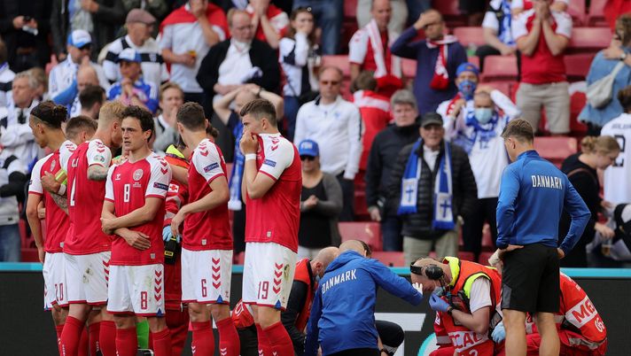 COPENHAGEN, DENMARK - JUNE 12: Thomas Delaney of Denmark and team mates surround Christian Eriksen (Hidden) of Denmark as he receives medical treatment during the UEFA Euro 2020 Championship Group B match between Denmark and Finland on June 12, 2021 in Copenhagen, Denmark. (Photo by Friedemann Vogel - Pool/Getty Images) COPENHAGEN, DENMARK - JUNE 12: Thomas Delaney of Denmark and team mates surround Christian Eriksen (Hidden) of Denmark as he receives medical treatment during the UEFA Euro 2020 Championship Group B match between Denmark and Finland on June 12, 2021 in Copenhagen, Denmark. (Photo by Friedemann Vogel - Pool/Getty Images)