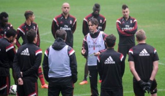 Pippo Inzaghi durante l'allenamento a Milanello (acmilan.com) Pippo Inzaghi durante l'allenamento a Milanello (acmilan.com)