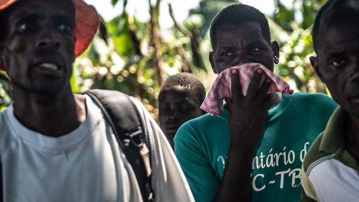 MAGARO, MOZAMBIQUE - MARCH 26: A man covers his nose from the smell of a dead body in a village along the Lucite River on March 26, 2019, in Magaro, Mozambique. Cyclone Idai caused the river to overflow flooding nearby villages. At least 156 bodies have been found in the surrounding area, with witnesses recounting seeing bodies of humans and animals flowing down the river. (Photo by Andrew Renneisen/Getty Images) MAGARO, MOZAMBIQUE - MARCH 26: A man covers his nose from the smell of a dead body in a village along the Lucite River on March 26, 2019, in Magaro, Mozambique. Cyclone Idai caused the river to overflow flooding nearby villages. At least 156 bodies have been found in the surrounding area, with witnesses recounting seeing bodies of humans and animals flowing down the river. (Photo by Andrew Renneisen/Getty Images)