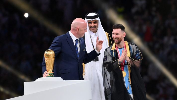 Messi, il Bisht indossato in Qatar è nella storia: offerta da un milione di dollari - immagine 1