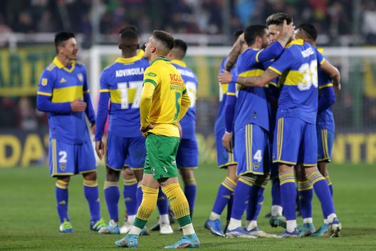 (Getty Images) Argentina, sconfitta nel finale: bambino consola il portiere del Defensa y Justicia- immagine 2