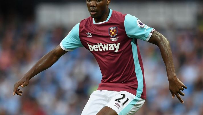 MANCHESTER, ENGLAND - AUGUST 28:  Angelo Ogbonna of West Ham during the Premier League match between Manchester City and West Ham at Etihad Stadium on August 28, 2016 in Manchester, England.  (Photo by Gareth Copley/Getty Images) 