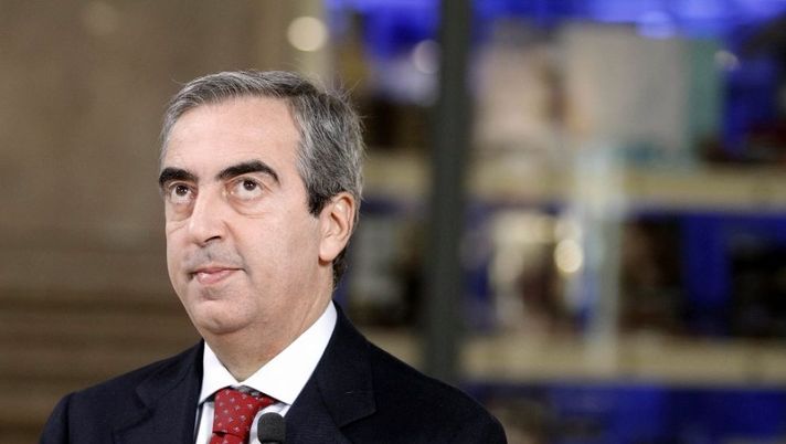 Roma, Gasparri si schiera: “Lite Dzeko-Fonseca? Sto con Edin tutta la vita, lui nella storia giallorossa. Nessuno ricorderà il tecnico portoghese” Roma, Gasparri si schiera: “Lite Dzeko-Fonseca? Sto con Edin tutta la vita, lui nella storia giallorossa. Nessuno ricorderà il tecnico portoghese”